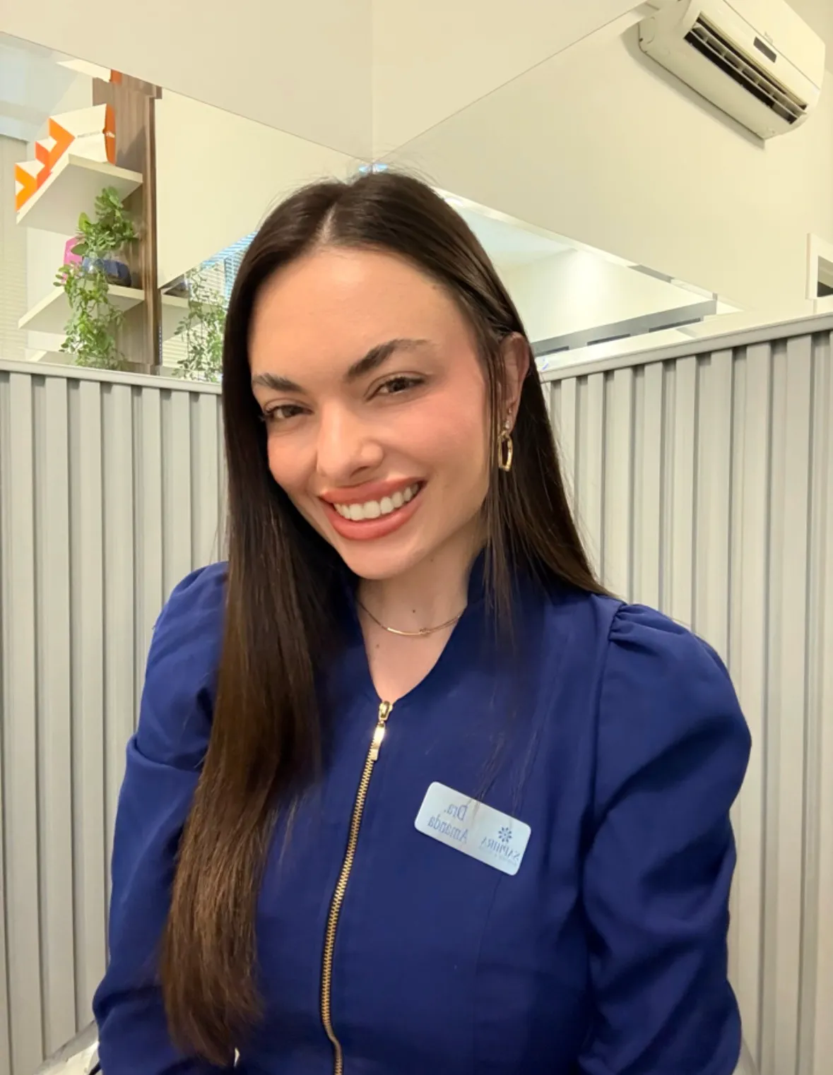 Dra. Especialista sorrindo